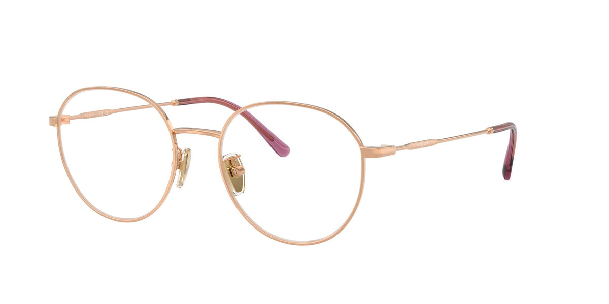 Lentes Ópticos Vogue 0VO4364D Oro rosa – vista tres cuartos sin sombra